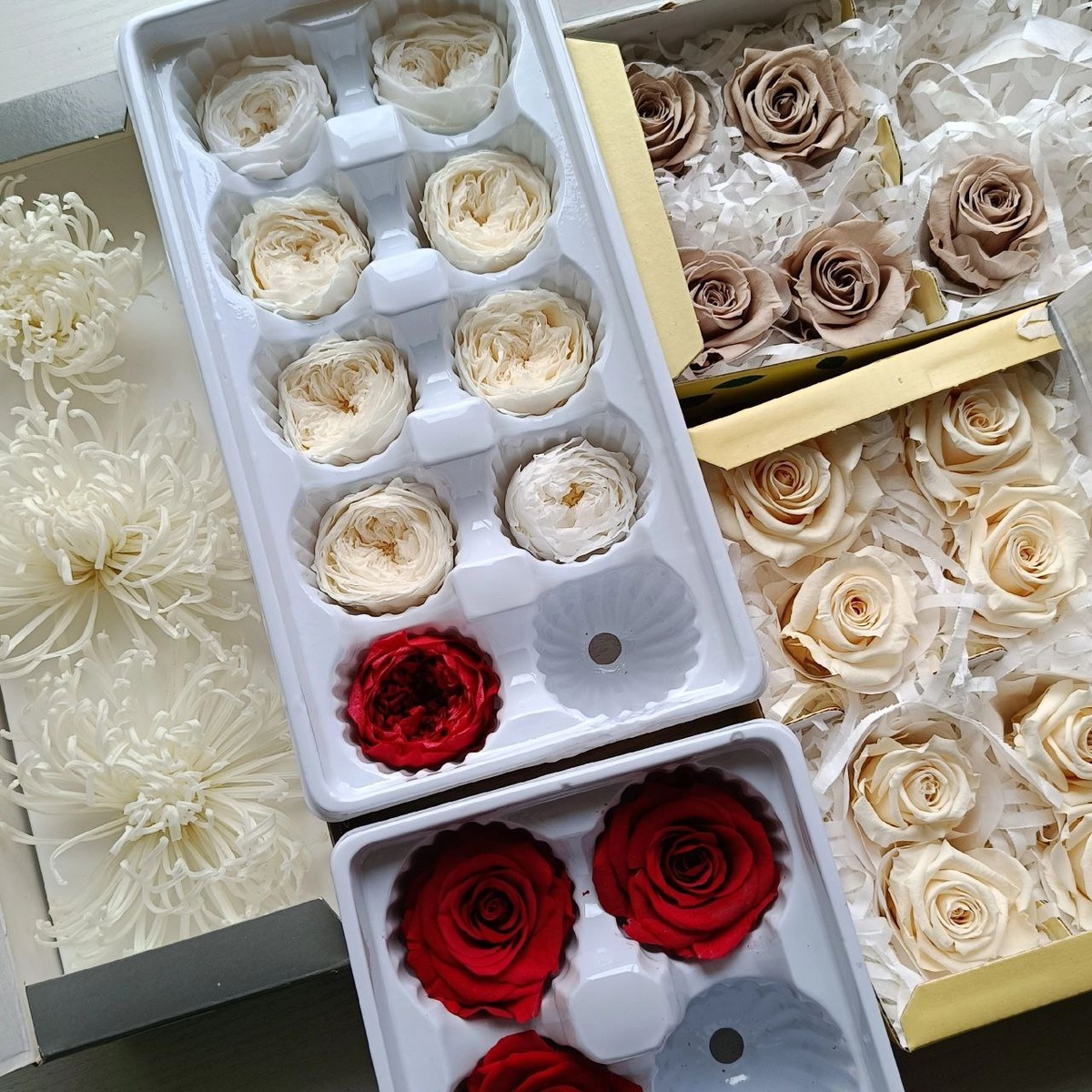 В таком виде я получаю бутоны. Каждый цветок нужно вручную раскрыть и установить на стебель