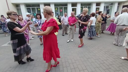 Descargar video: Чёрное море........ 24.08.24 Гомель парк Луначарского 🥰