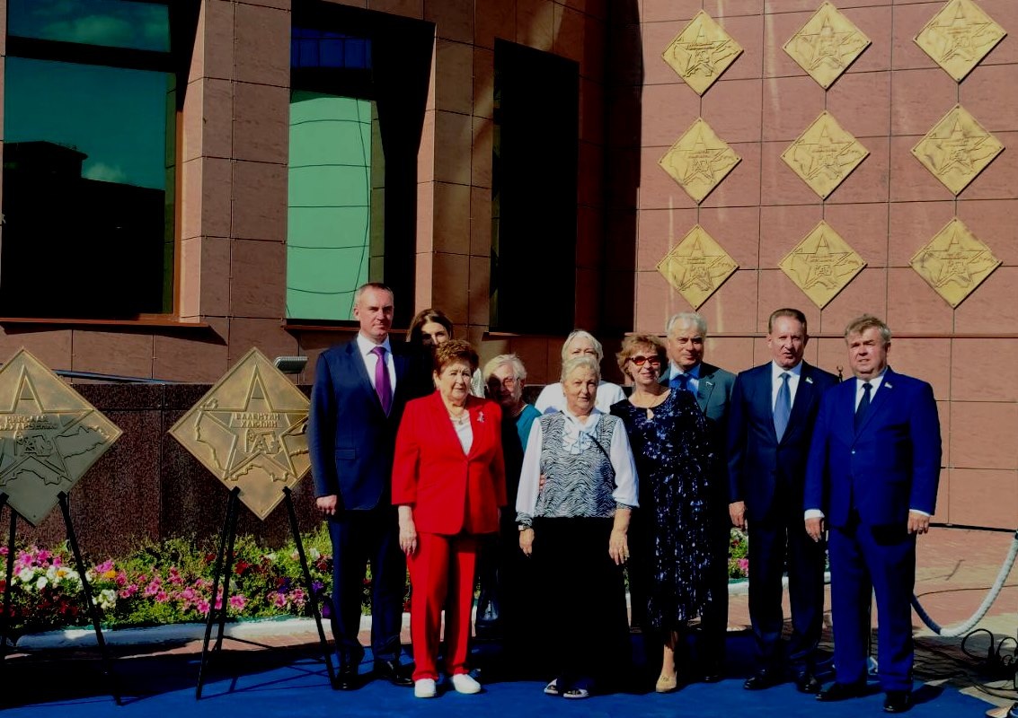 В 2024 году на мемориале «Звезды Югры» зажглись две новые именные звезды.  Фото: ФедералПресс / Ирина Ромашкина