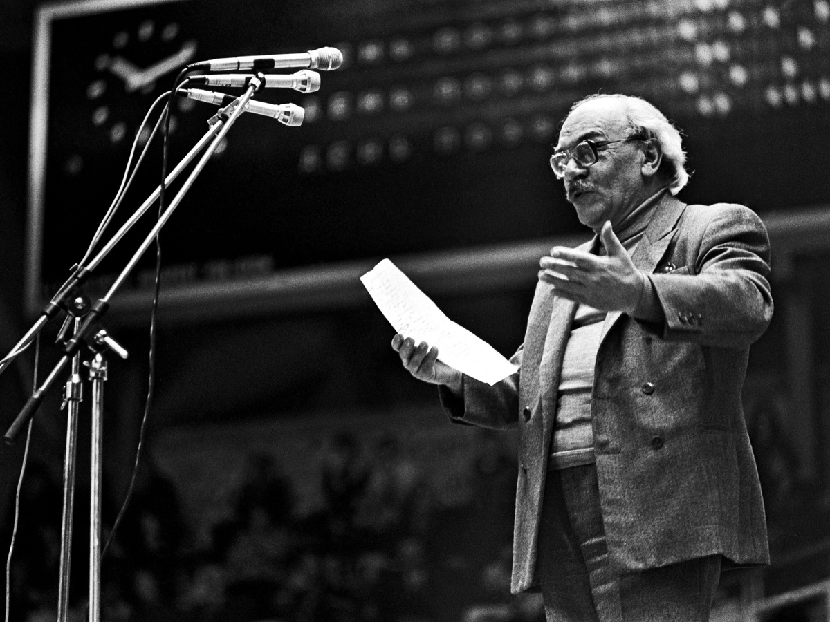 А ведь были времена, когда поэты собирали стадионы. Фото Яндекс.Картинки. 