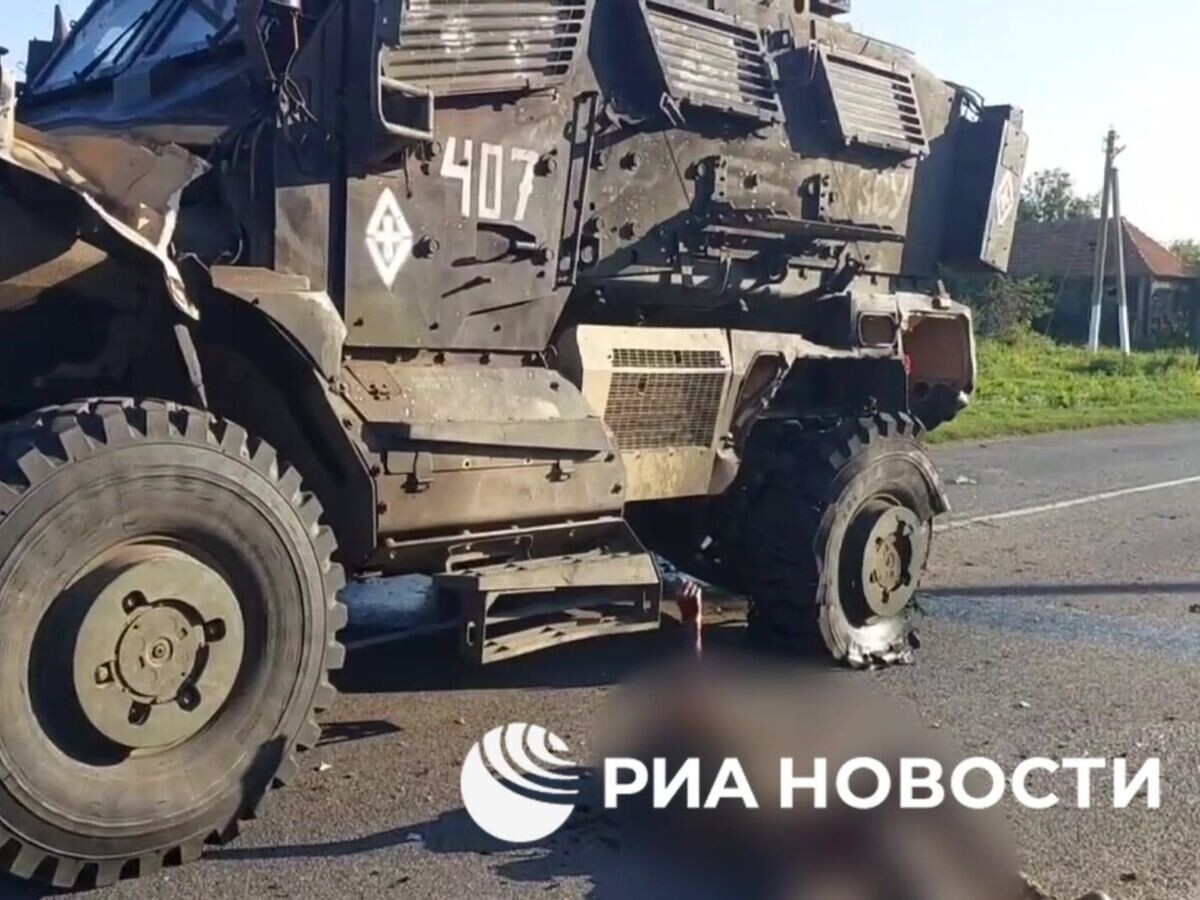    Захваченный российскими морпехами БТР MaxxPro© РИА Новости
