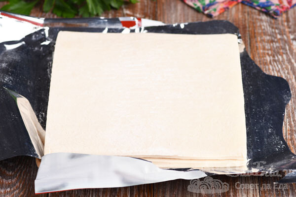 Быстрая выпечка из готового слоеного теста, которая вас точно удивит способом приготовления (3 варианта)