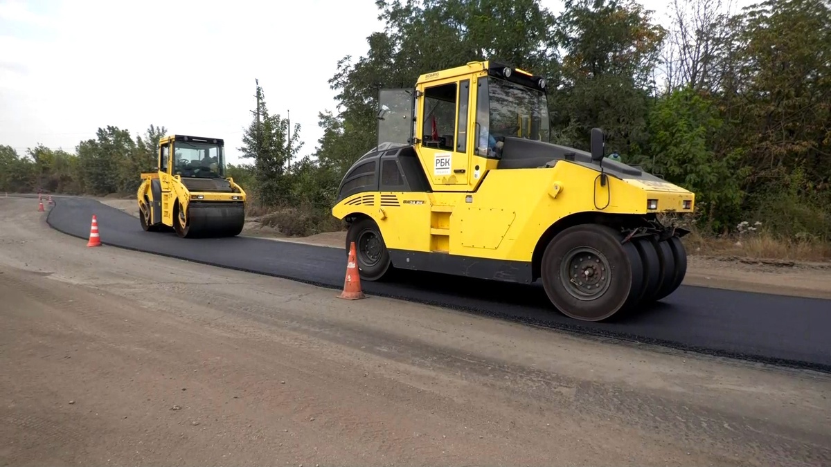    Югорчане строят дорогу в Макеевке