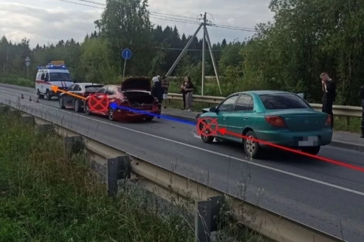    На место подъехала машина скорой помощи