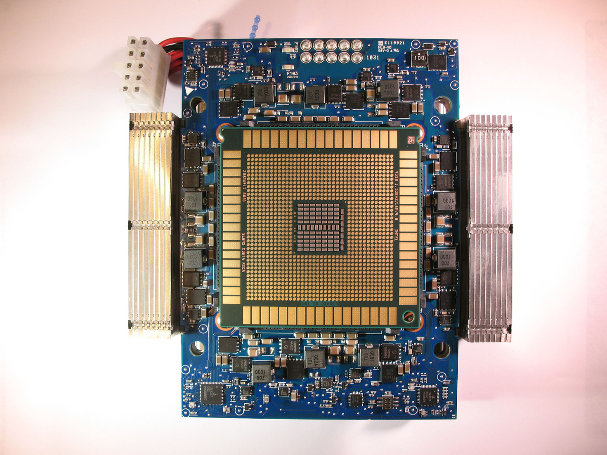 Intel Itanium 9300 в блоке питания. Изображение: Sonic84alpha, CC BY-SA 4.0, commons.wikimedia.org