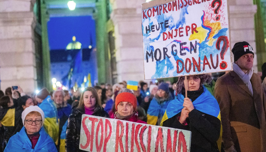 Антирусский протест в Вене © picture alliance / GEORG HOCHMUTH / APA / picturedesk.com