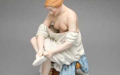 Статуэтка «За туалетом». Бисквит, завод Гарднера.