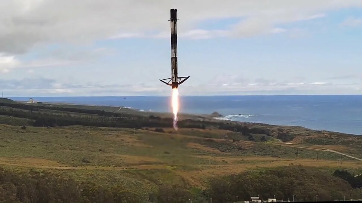 Ступень ракеты "Фалькон-9" возвращаемая.  фото: яндекс.