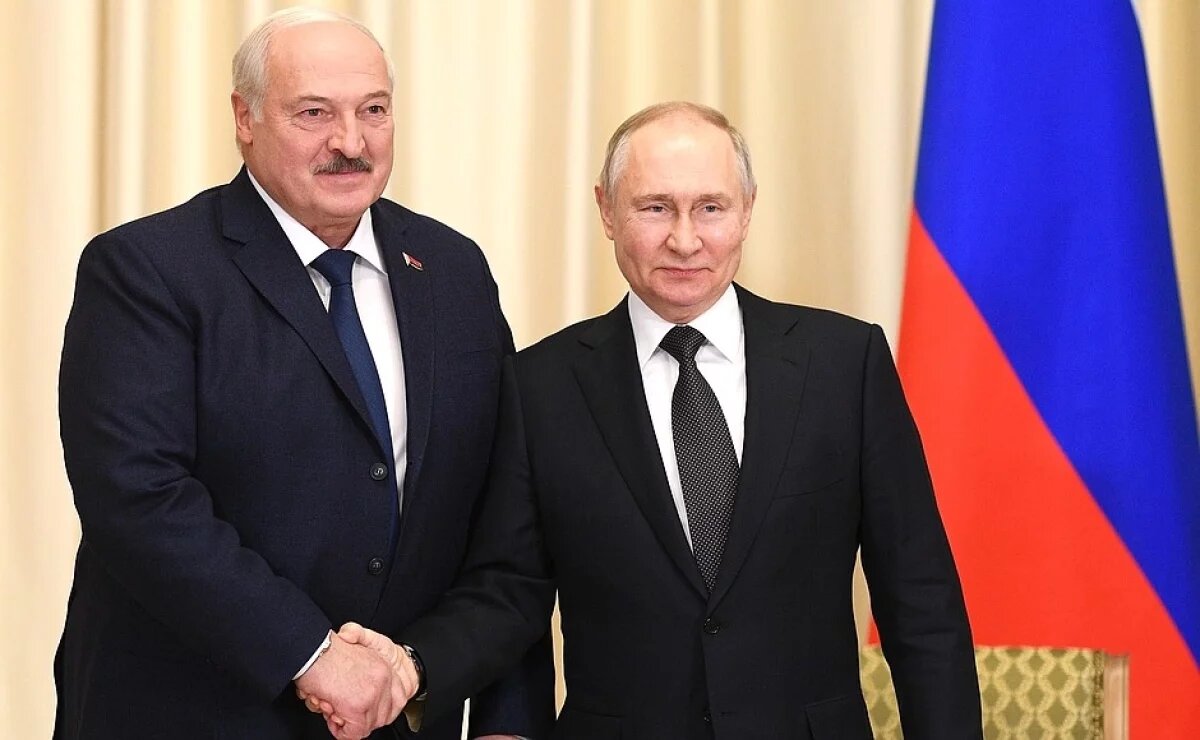    Песков: Путин направляет личные подарки Лукашенко в день его рождения