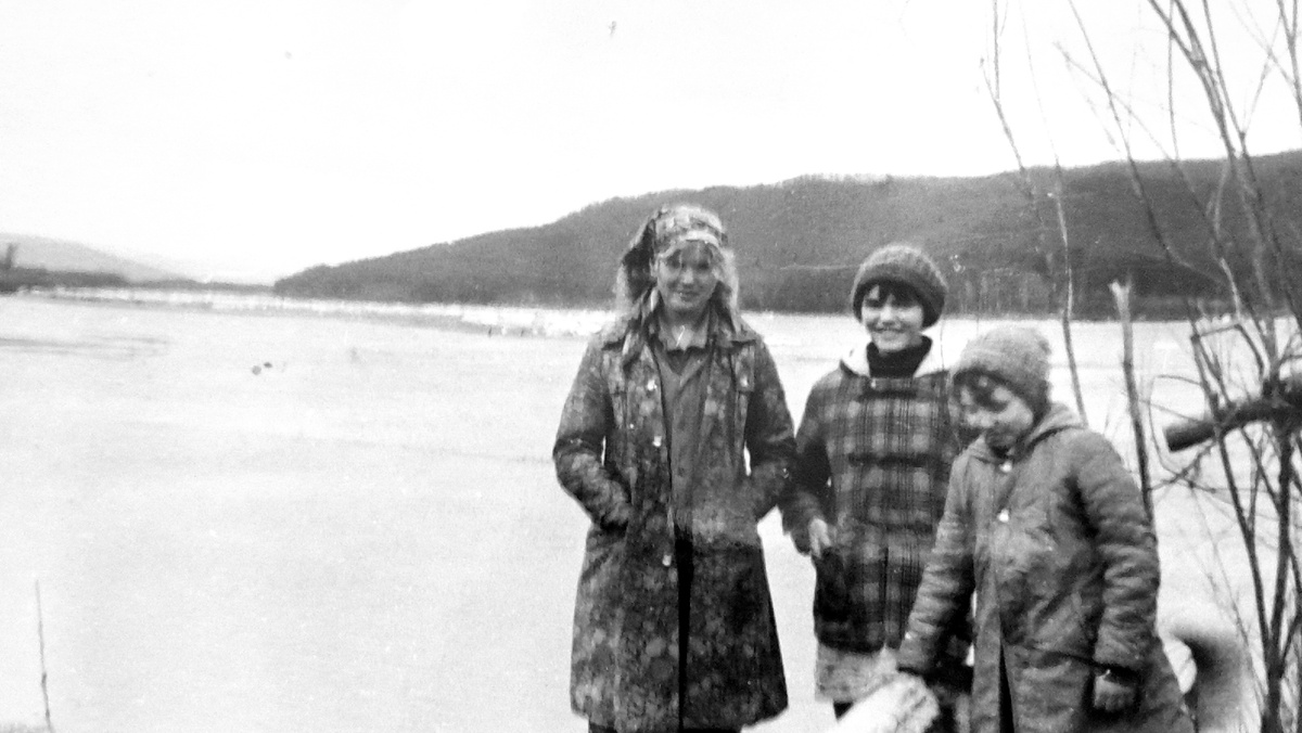 Слева направо-Таня, Оля и Лена Поморцева.