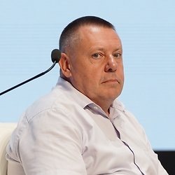 — У нас всегда в разных регионах идет спор между внутренней политикой и экономическим блоком о том, зачем поддерживать национальные СМИ. Говорят, что это неинтересно, их никто не читает, а сама национальность — это пережиток прошлого. Зачем тратить на это деньги?