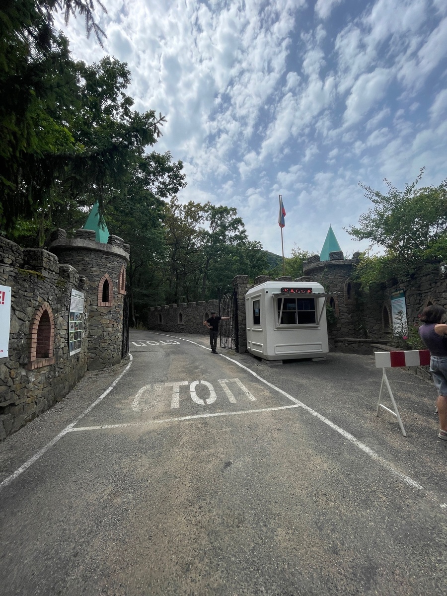 КПП в заповедник со стороны Алушты. В данный момент въезд осуществляется с другой стороны, но когда мы ездили - въезд был здесь