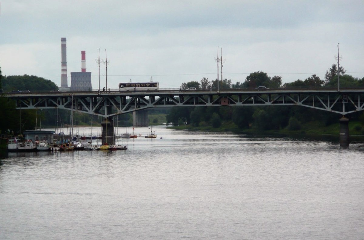 Сегодня в Твери ограничат движение транспорта по Тверецкому мосту