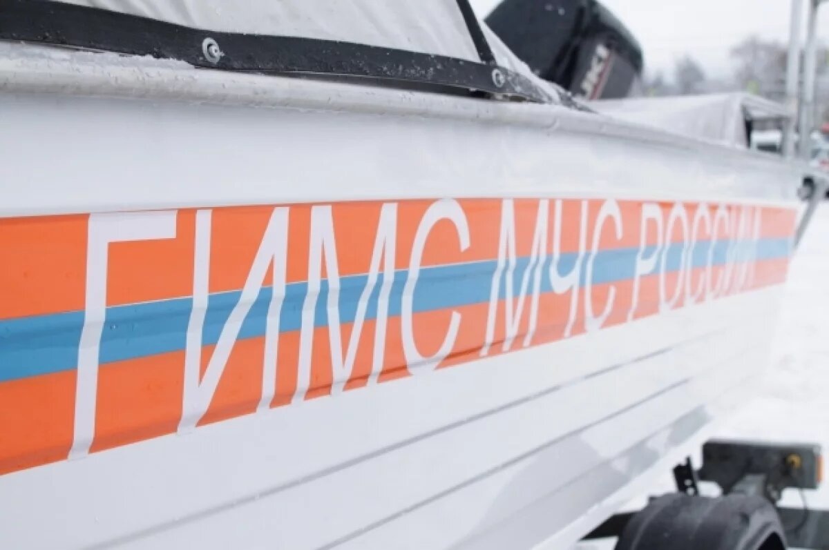    В Осташкове сотрудники ГИМС помогли врачам добраться на острова к пациенту