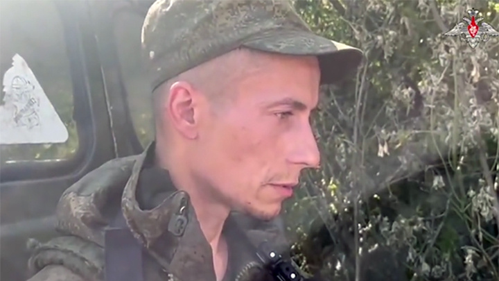 ИГОРЬ, СТРЕЛОК-САПЁР, УЧАСТНИК ОБОРОНЫ МАЛОЙ ЛОКНИ. СКРИН С ВИДЕО "ОПЕРАЦИЯ Z: ВОЕНКОРЫ РУССКОЙ ВЕСНЫ" T.ME/RVVOENKOR