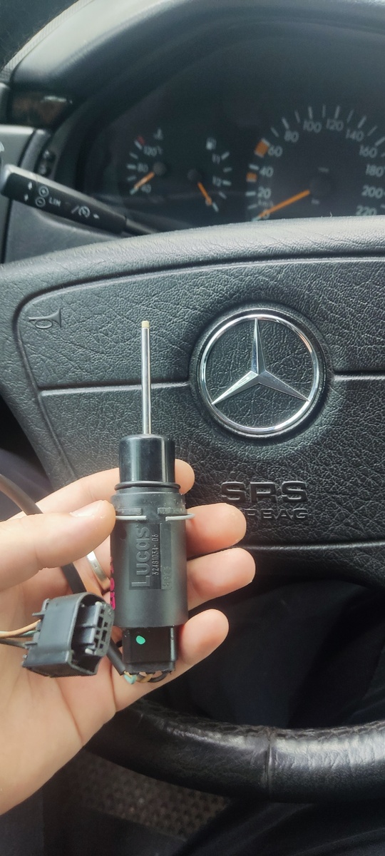 Вот сам датчик его нам и предстоит поменять