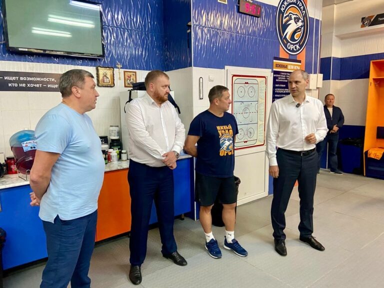    Денис Паслер проверил ход ремонтных работ во Дворце спорта «Юбилейный» в Орске Белов Михаил Александрович