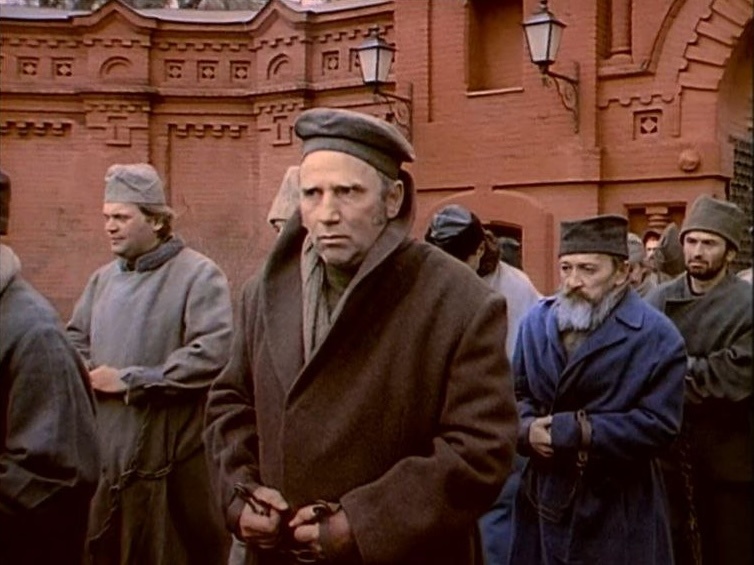 Хлебонасущенский на каторге (кадр из продолжения сериала)