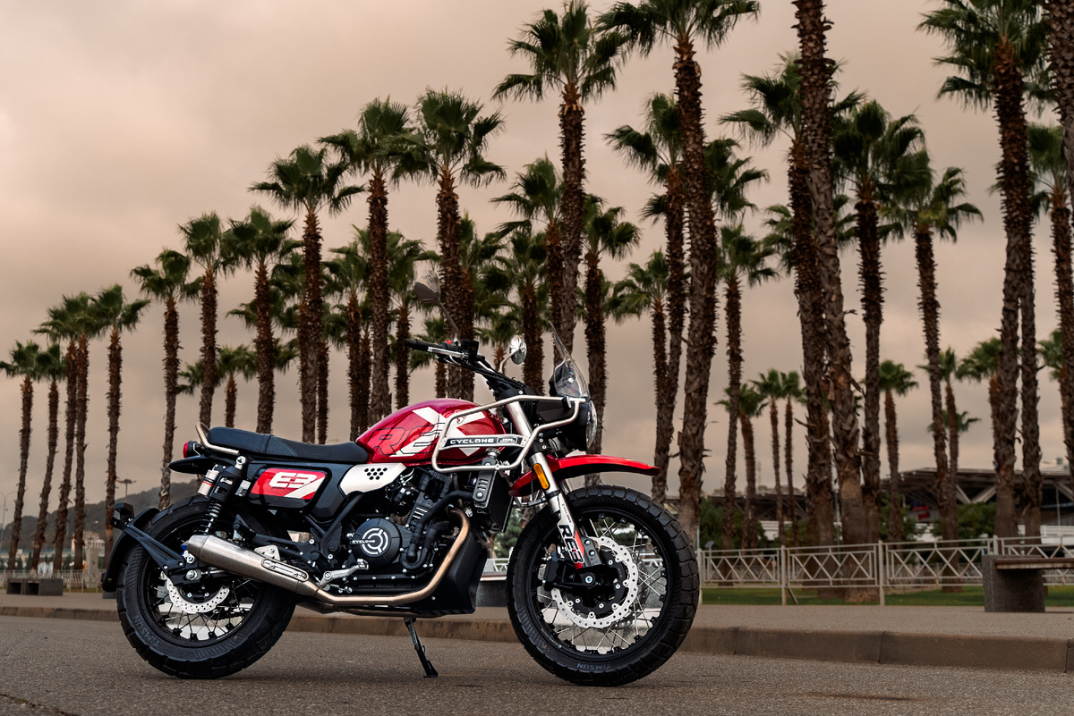 У CYCLONE RE3 Scrambler ретро-дизайн и современная начинка