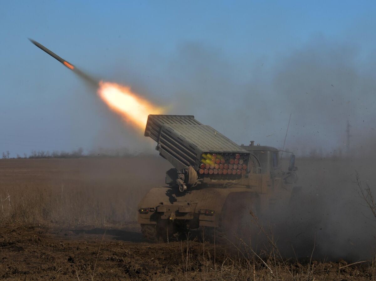    Боевая стрельба по целям ВСУ из реактивной системы залпового огня "Торнадо-Г" ВС России в зоне СВО© РИА Новости / Александр Гальперин