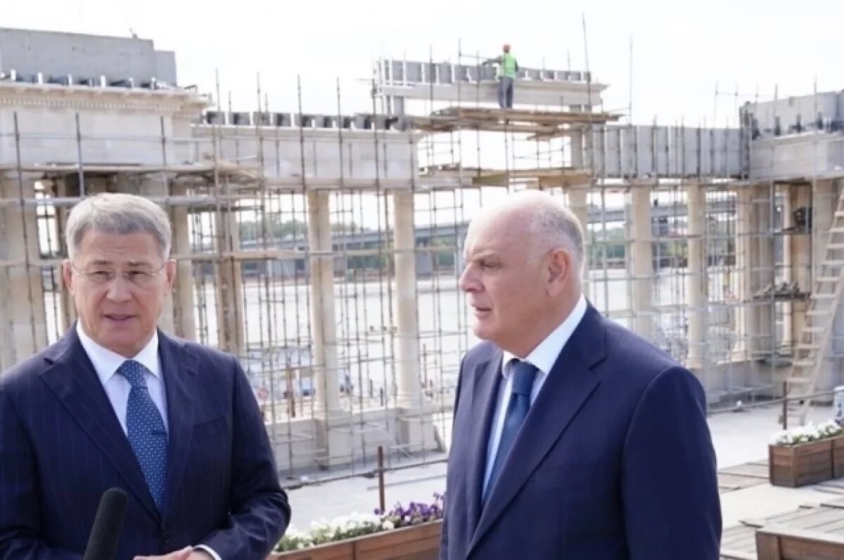    Президент Абхазии побывал на стройке колоннады дружбы в Уфе