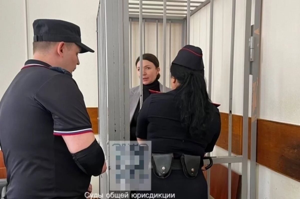    Елена Блиновская пришла в суд в кедах за 75 тысяч рублей