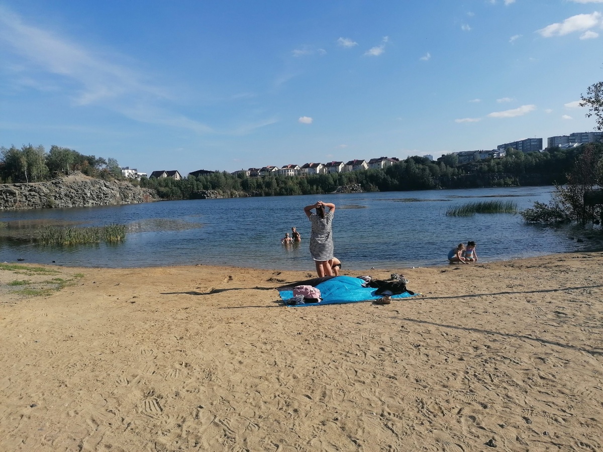    Жители Петрозаводска провожают лето заплывамиЧитатель "ФакторНовости"