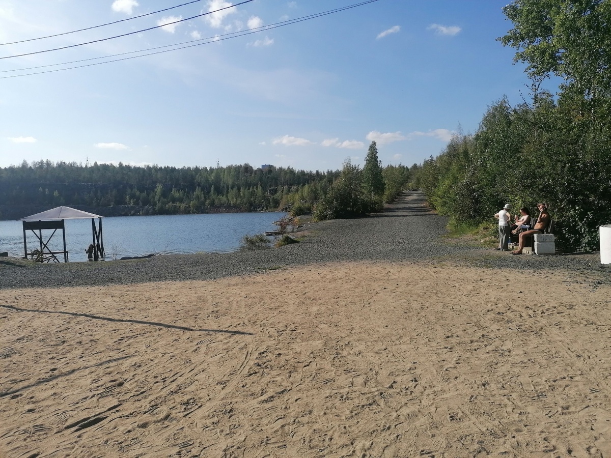    Жители Петрозаводска провожают лето заплывамиЧитатель "ФакторНовости"