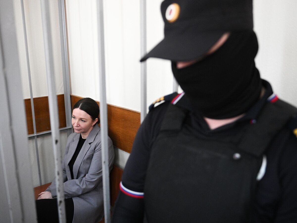    Елена Блиновская перед началом рассмотрения дела о неуплате налогов в Савеловском районном суде в Москве© РИА Новости / Кирилл Зыков