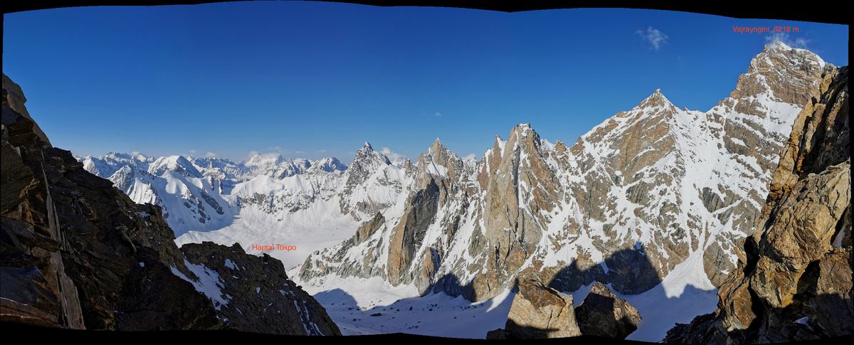 Панорама с перевала между Рангтик и Хаптал Токпо.