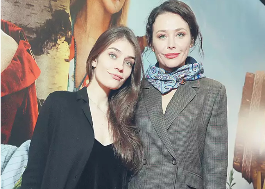 Екатерина Волкова со старшей дочкой Валерией 