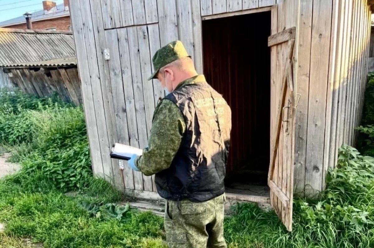    Новорождённая девочка пролежала в общественном туалете больше суток.