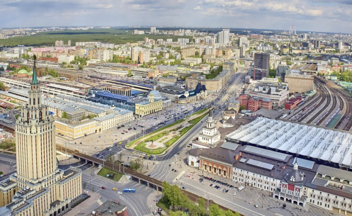 Комсомольская площадь, Площадь трех вокзалов в Москве