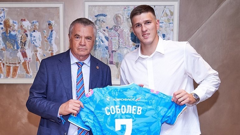    Александр Соболев (справа) и Александр Медведев. ФК «Зенит»