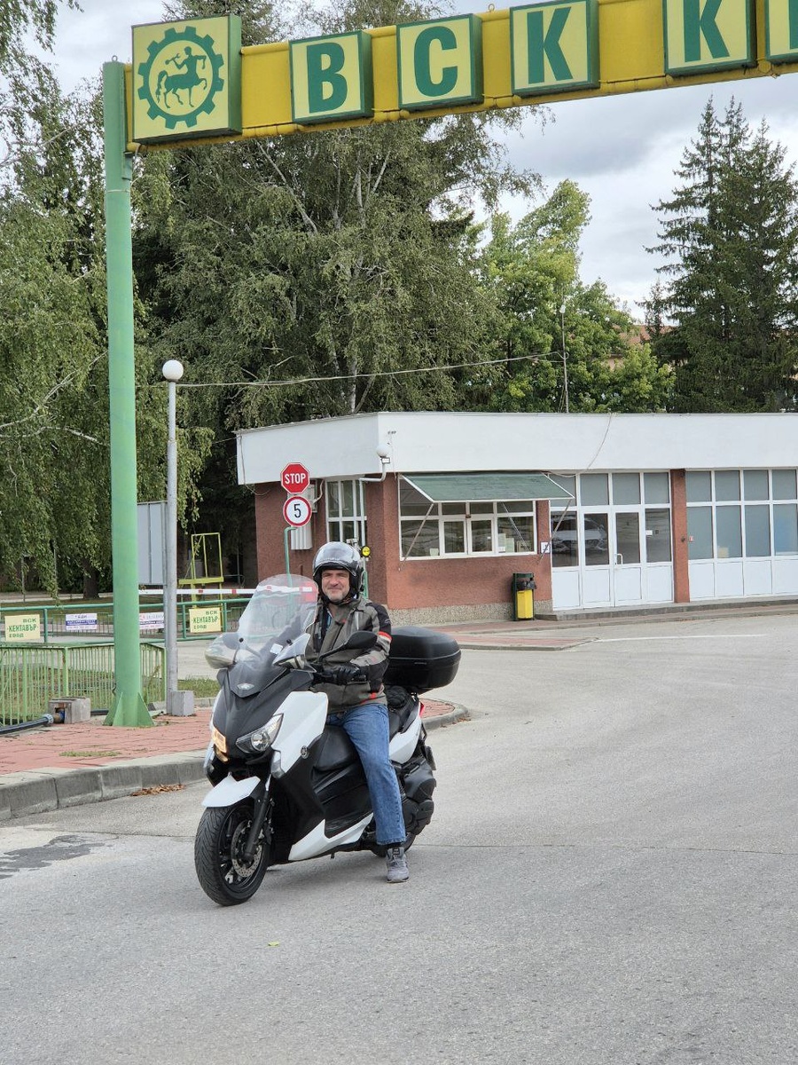 И на машине то на работу было ездить комфортно (без пробок), а как мотоцикл появился - сплошное удовольствие.