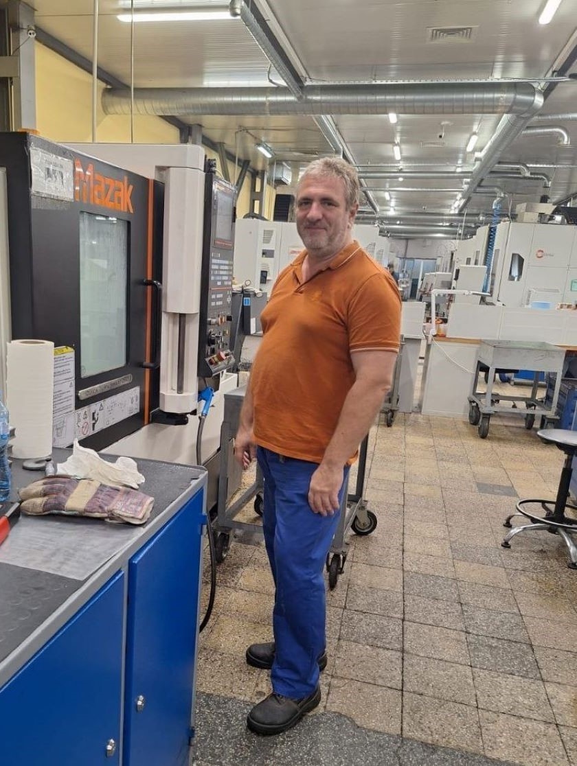 Муж на рабочем месте (фоточка из-под полы :)