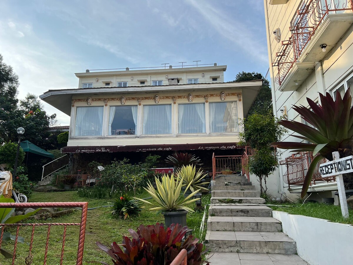 Наша гостиница снаружи