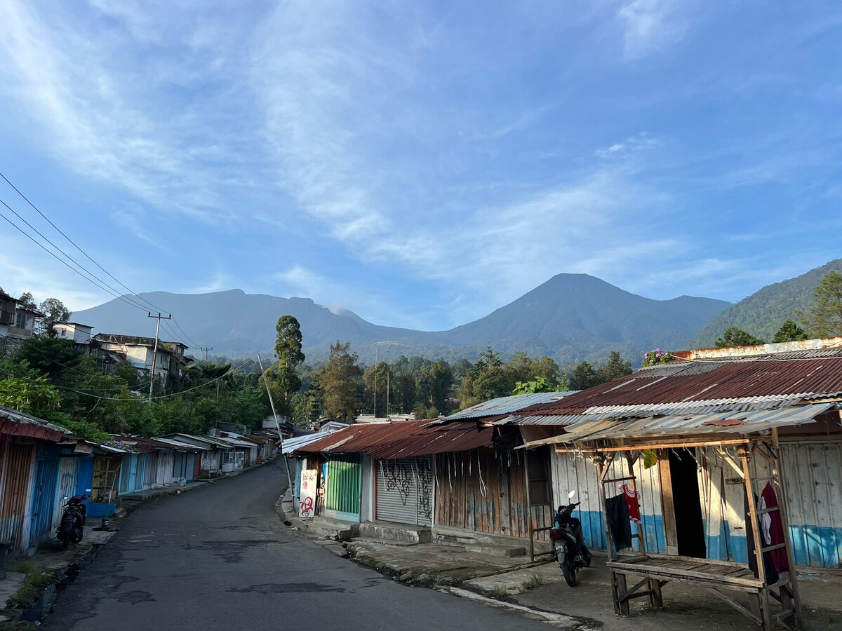 Утром все магазинчики были закрыты