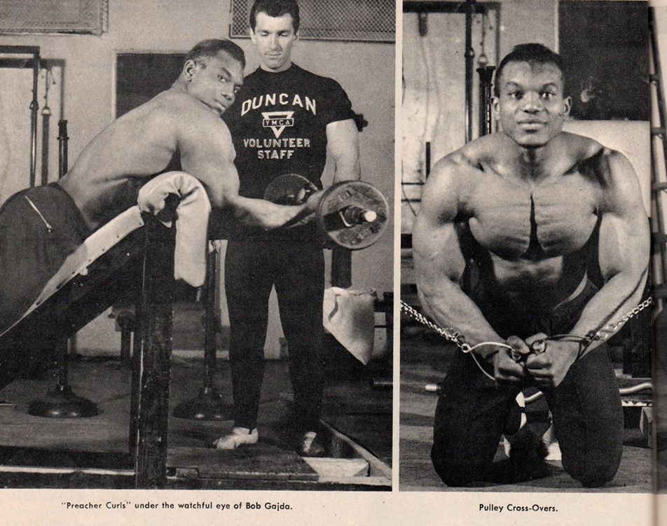 Фото из старого американского журнала "Stronglifting", где Боб тренирует Серхио Олива.