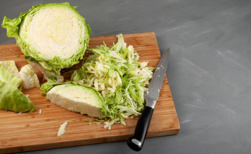 Нашинкуйте овощи