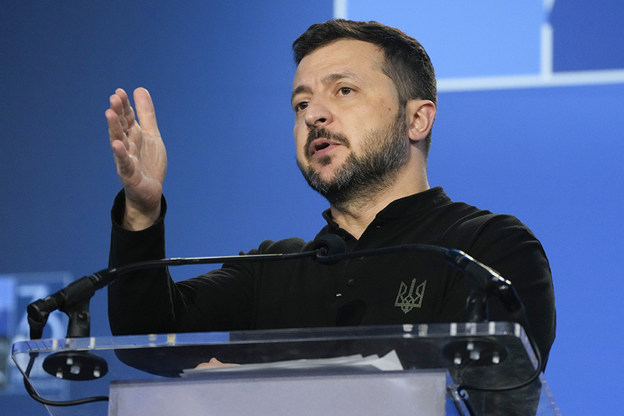    © Mark Schiefelbein/AP/TASS