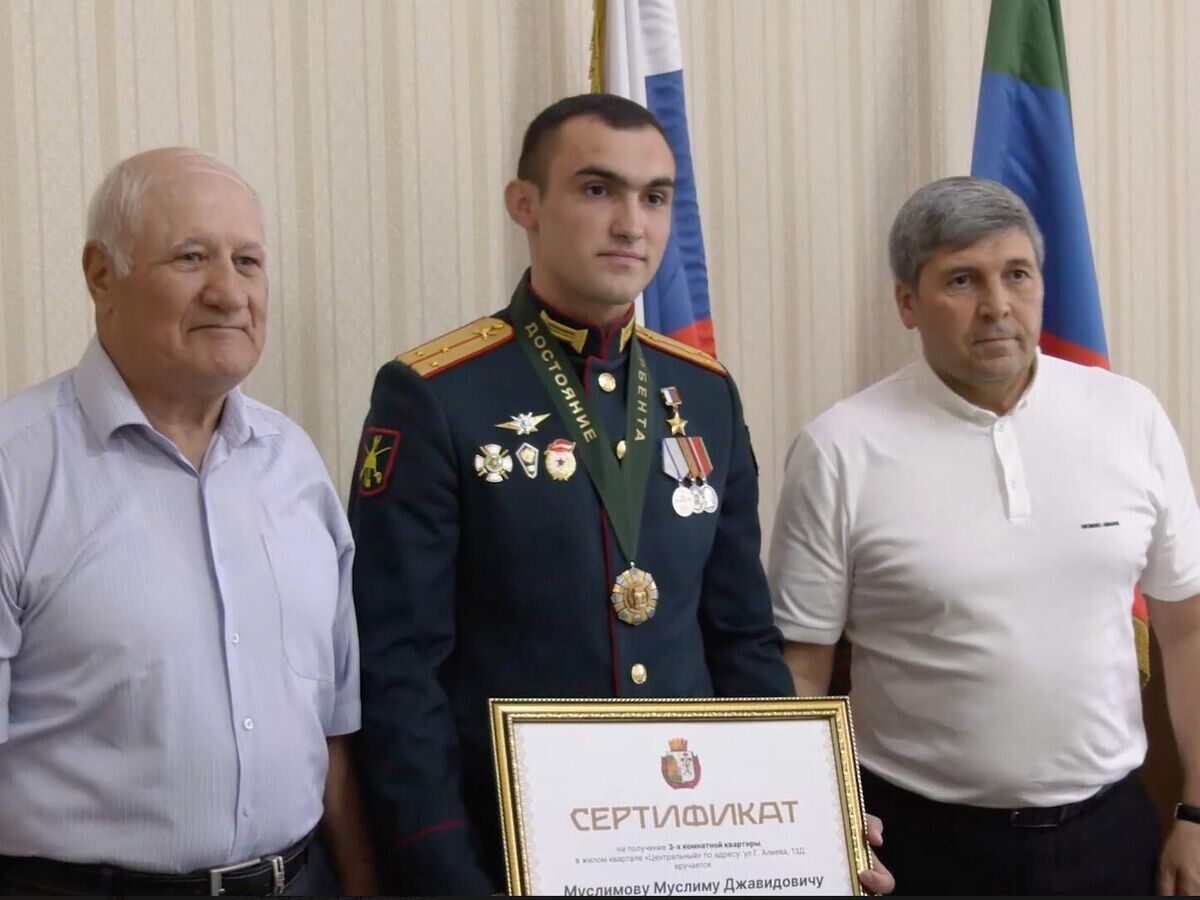    Меценаты предоставили участнику специальной военной операции из Дагестана Герою России Муслиму Муслимову квартиру в центре Дербента© Глава Дербента/Telegram