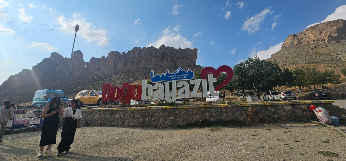 Туристическое место в г.Догубаязыт - Дворец Исхак Паши