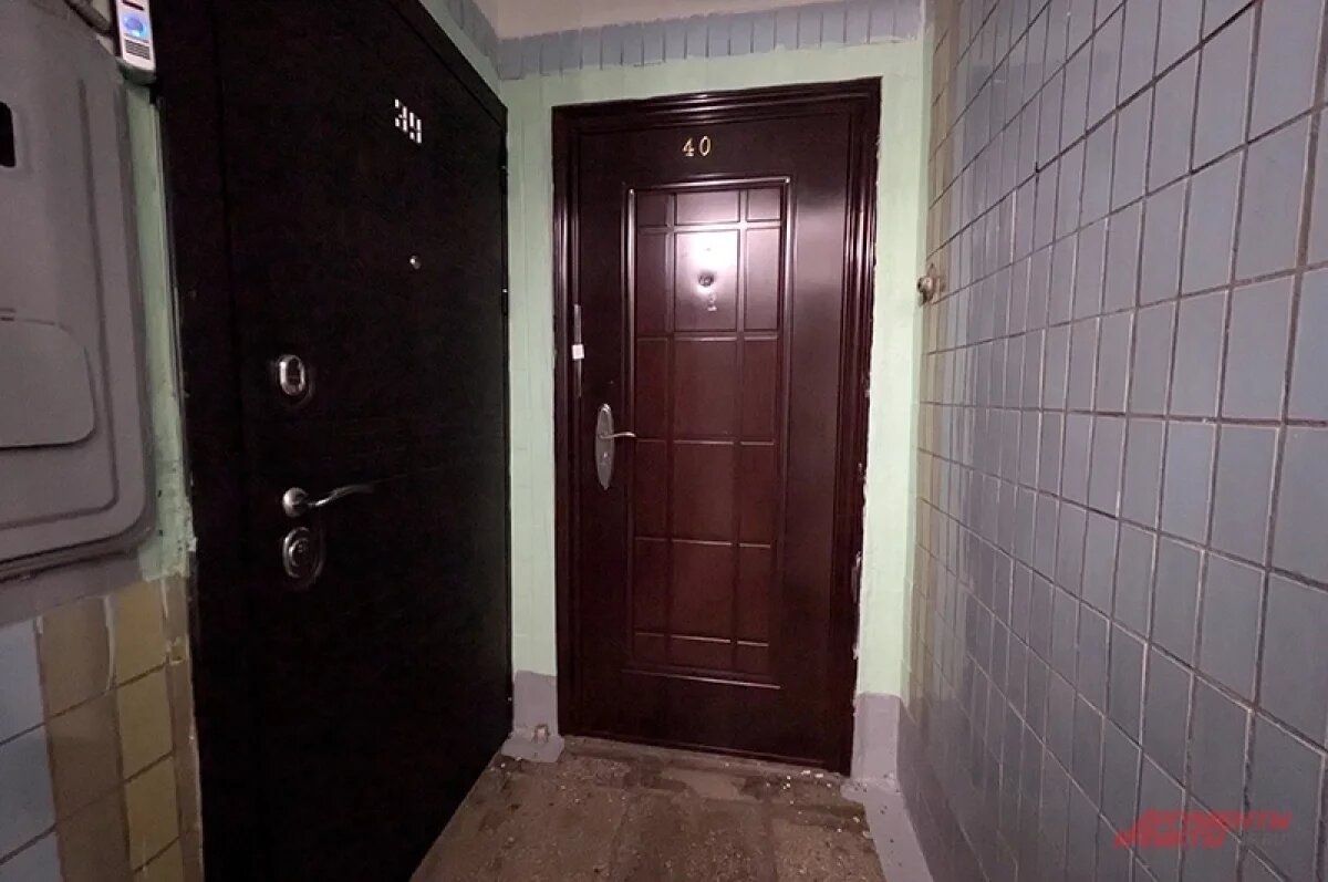    За семью замками.