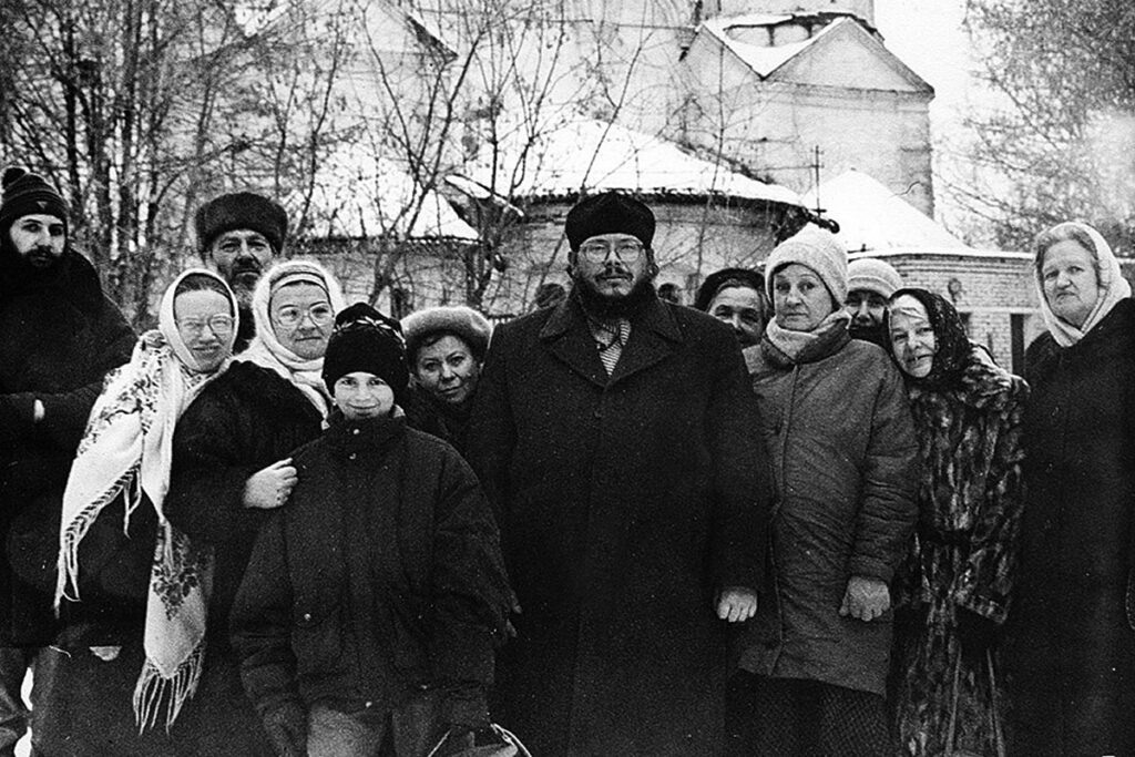 После первого молебна 8 января 1991 г. Фото: личный архив Елены Тростниковой