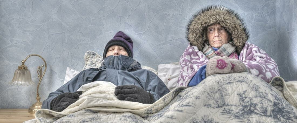 Примерно таким образом согревались и спали взрослые и дети / жители  Октябрьского округа г.Омска, в зиму 23-24 год по ул. 15-я Рабочая 102а и дома поблизости. 