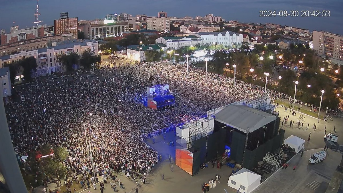 Это вам не Европа, тут народ не разгоняют. Тут - сгоняют))) 