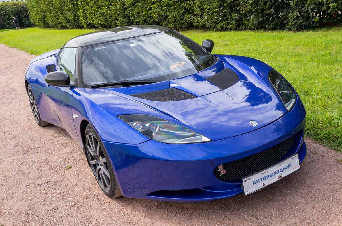    Среднемоторный спорткар Lotus Evora производился 22 года. За это время было выпущено 6117 экземпляров всех модификаций. По утверждению владельца этого автомобиля, в России на данный момент всего два Lotus Evora.   
Светлана Парфенова