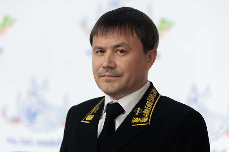    В ближайшее время ВККС объявит конкурс на вакантную должность зама Азата Гильмутдинова (на фото), которого на этой неделе официально представили в качестве председателя Верховного суда Татарстана.   
Фото: «БИЗНЕС Online»