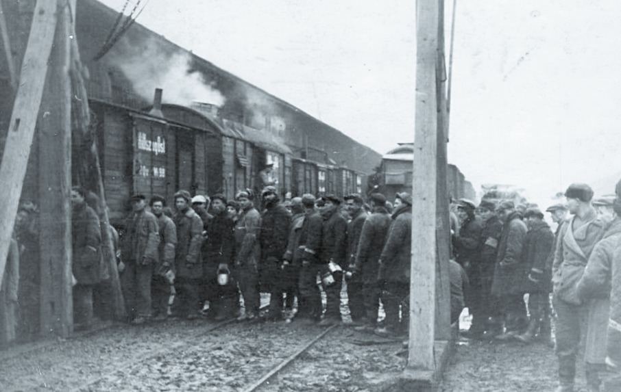 Очередь за лагерной едой, 1942 г.